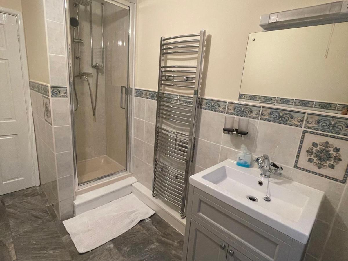 Ffynnonlwyd Cottage Llangynin Екстериор снимка