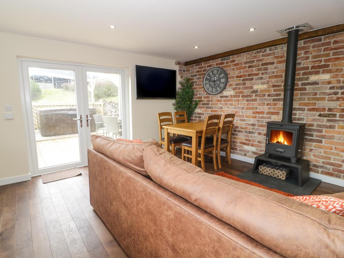 Ffynnonlwyd Cottage Llangynin Екстериор снимка