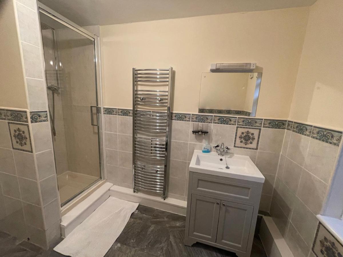 Ffynnonlwyd Cottage Llangynin Екстериор снимка