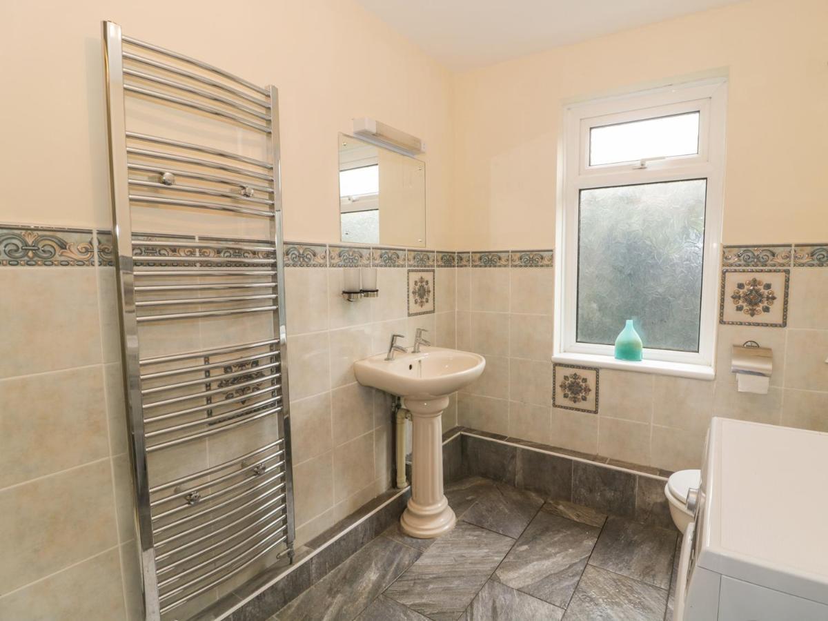 Ffynnonlwyd Cottage Llangynin Екстериор снимка