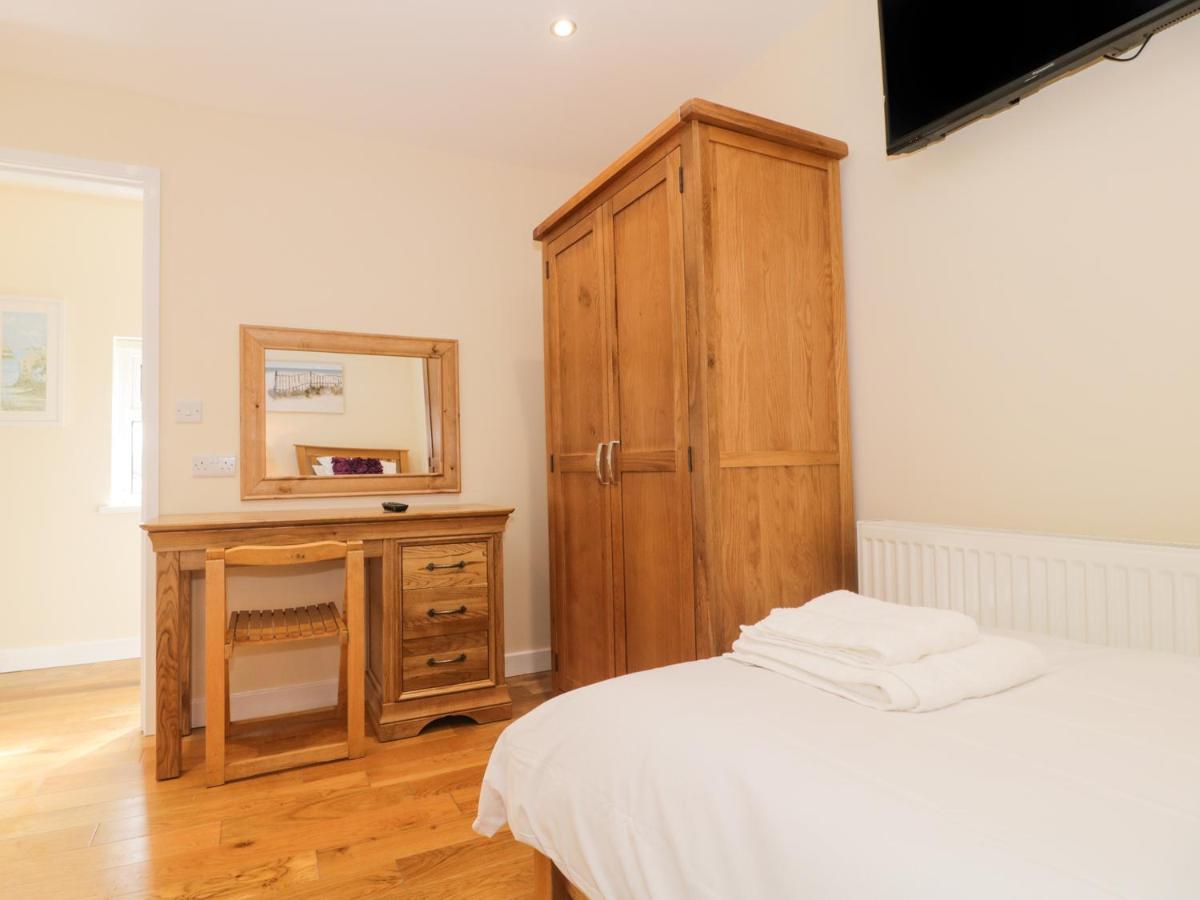 Ffynnonlwyd Cottage Llangynin Екстериор снимка