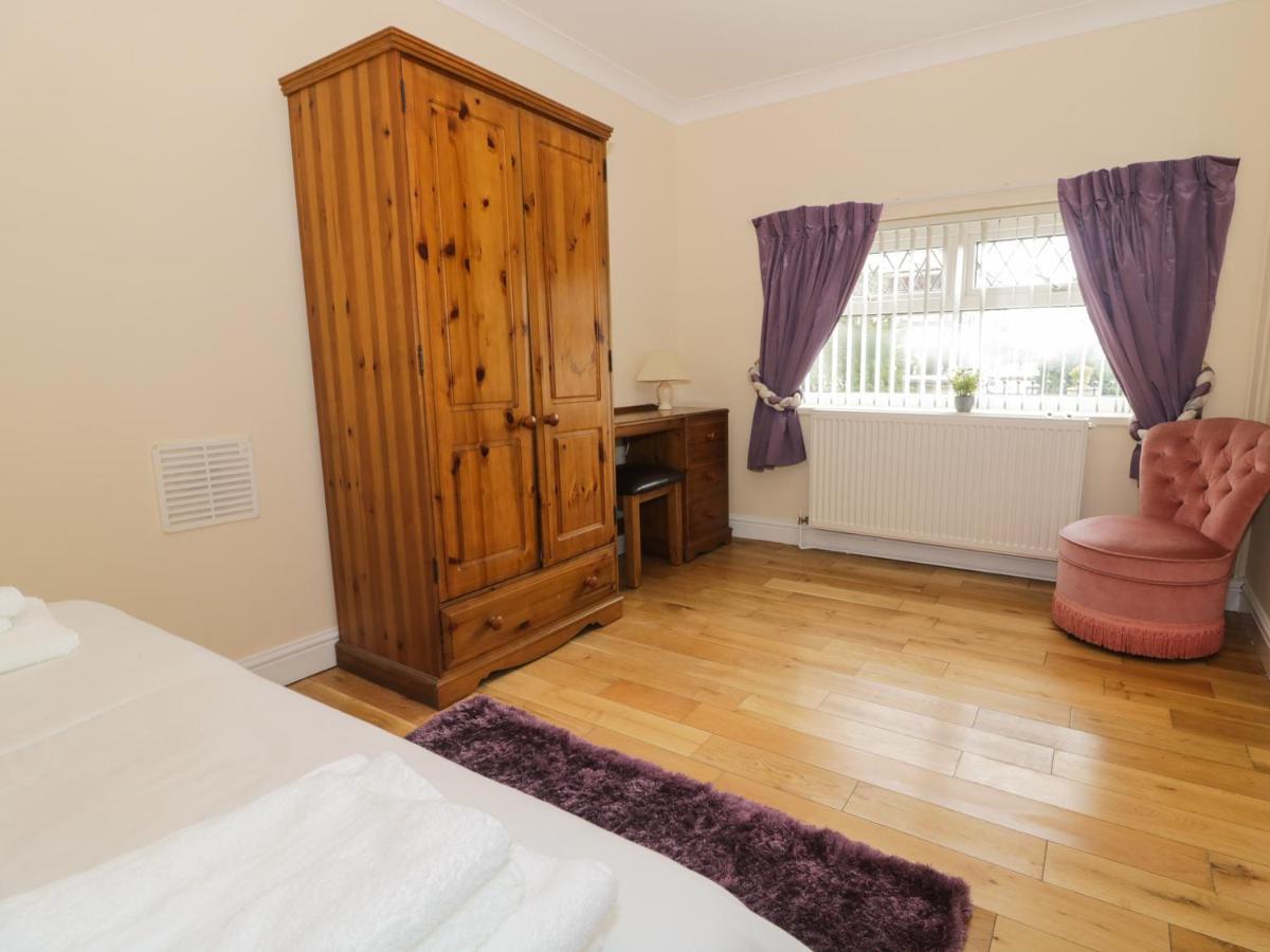 Ffynnonlwyd Cottage Llangynin Екстериор снимка