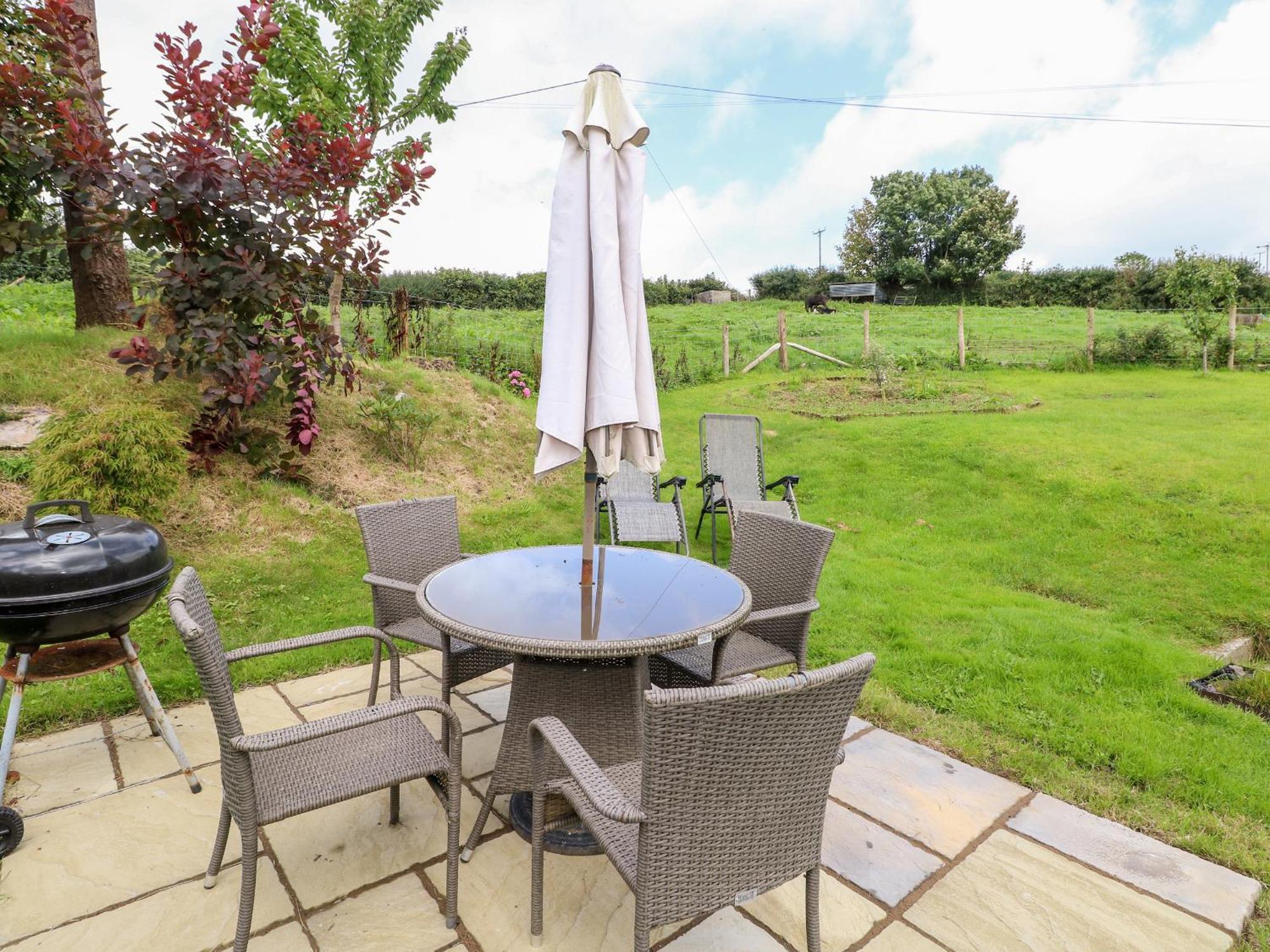 Ffynnonlwyd Cottage Llangynin Екстериор снимка