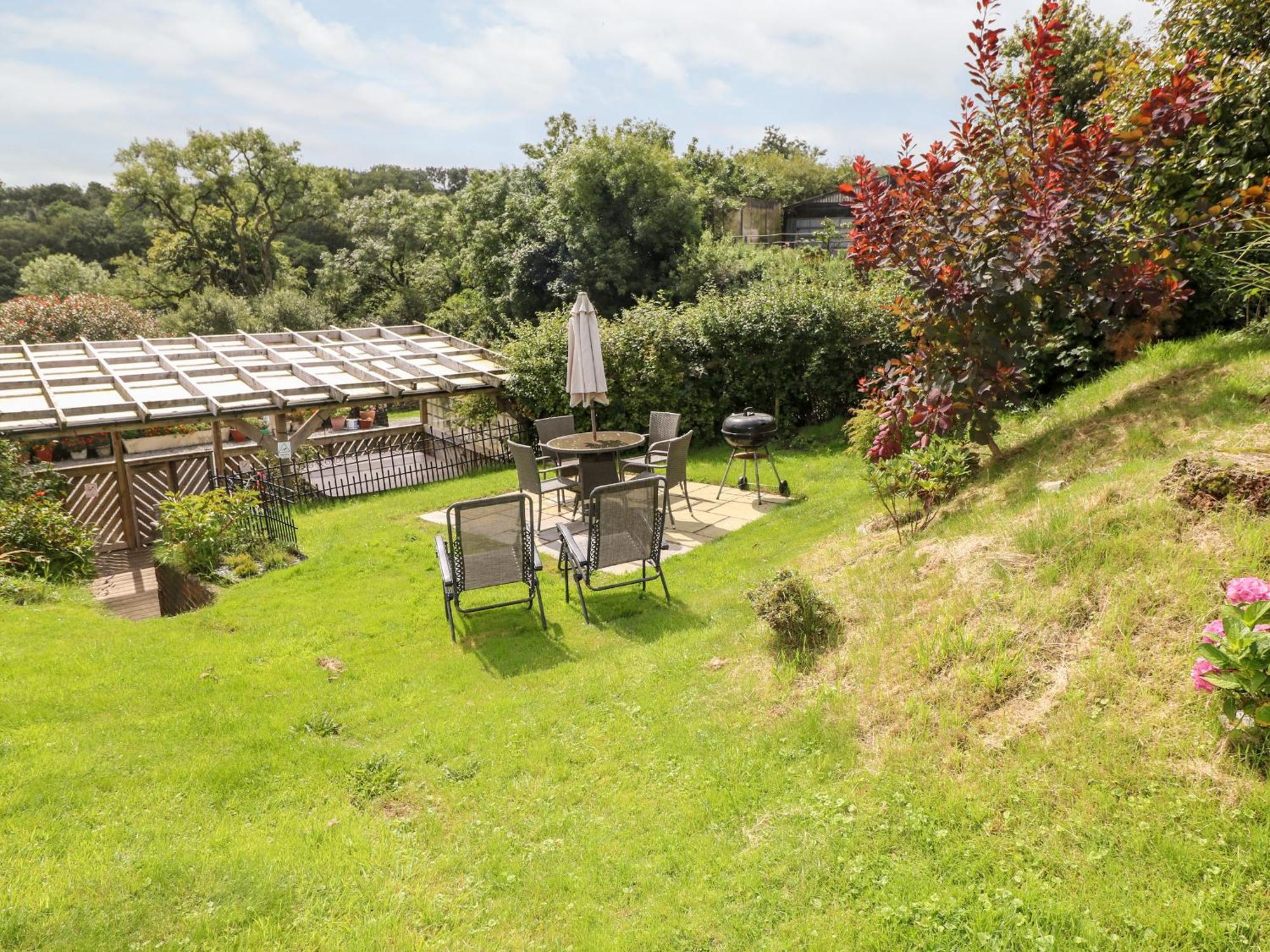 Ffynnonlwyd Cottage Llangynin Екстериор снимка