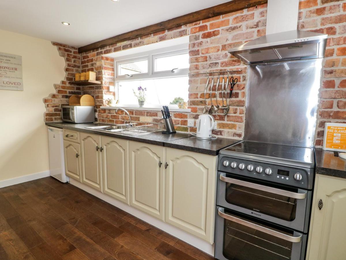 Ffynnonlwyd Cottage Llangynin Екстериор снимка